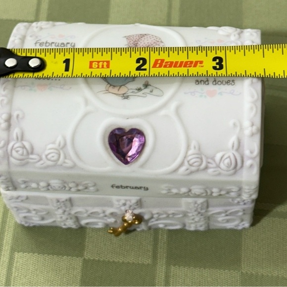 Precious Moments Treasure Hope Chest Trinket Box, February Amethyst 1995 Edition - Picture 6 of 6